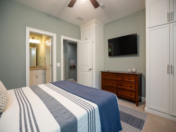 Charming Home 5 Min Walk to Beach in South Forest Beach