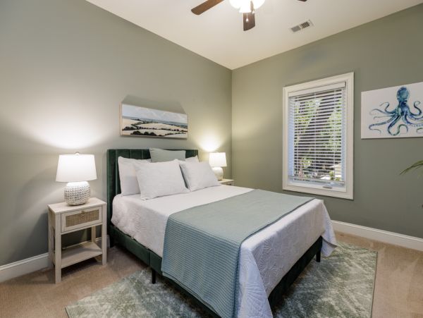 Charming Home 5 Min Walk to Beach in South Forest Beach