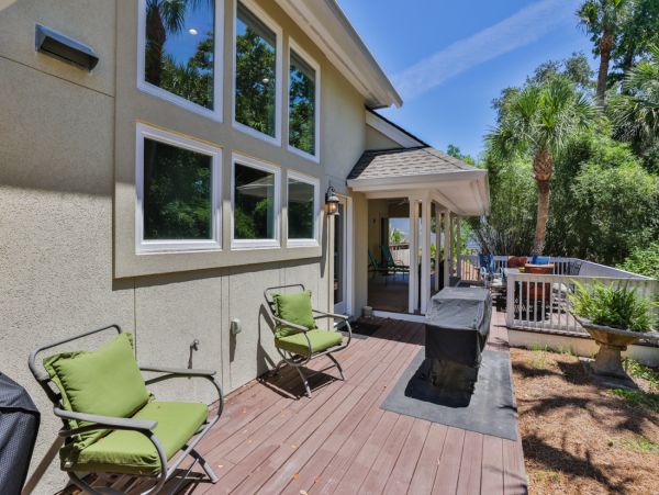 Charming Home 5 Min Walk to Beach in South Forest Beach