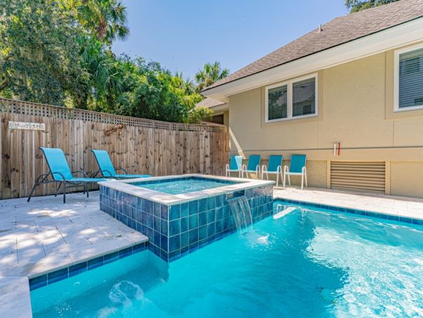 Charming Home 5 Min Walk to Beach in South Forest Beach