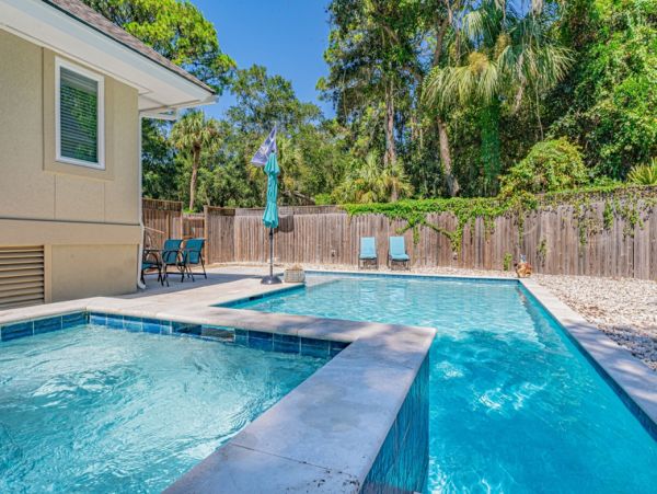 Charming Home 5 Min Walk to Beach in South Forest Beach
