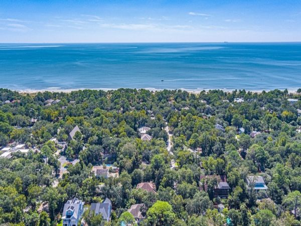 Charming Home 5 Min Walk to Beach in South Forest Beach