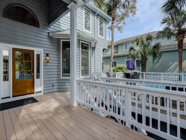 4th Row Ocean Home with 6 Bedrooms in Forest House