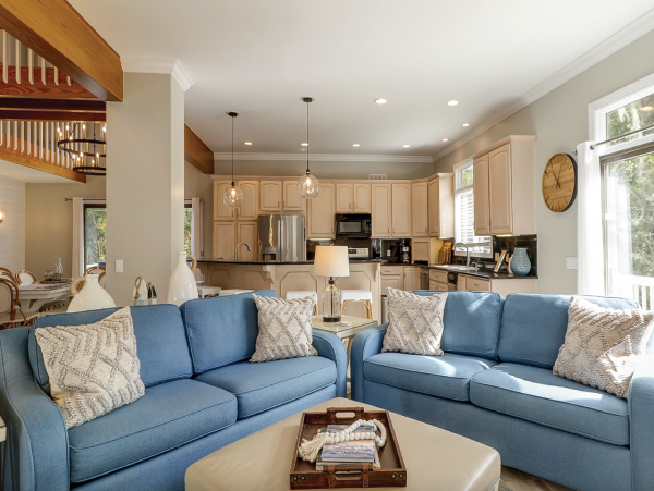 4th Row Ocean Home with 6 Bedrooms in Forest House