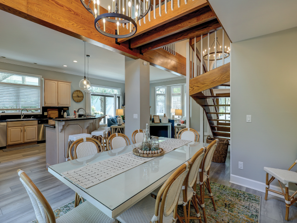 4th Row Ocean Home with 6 Bedrooms in Forest House