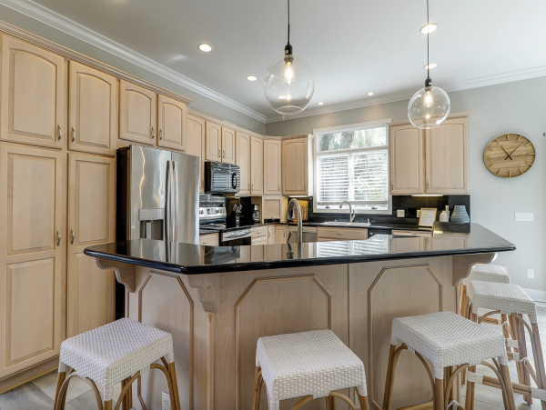 4th Row Ocean Home with 6 Bedrooms in Forest House
