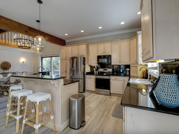 4th Row Ocean Home with 6 Bedrooms in Forest House