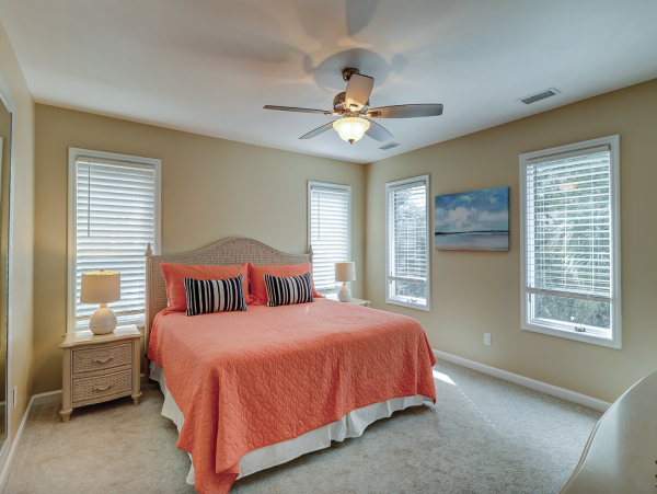 4th Row Ocean Home with 6 Bedrooms in Forest House
