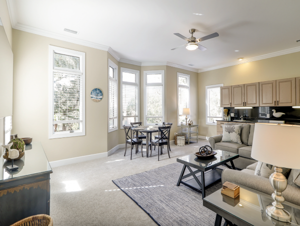 4th Row Ocean Home with 6 Bedrooms in Forest House
