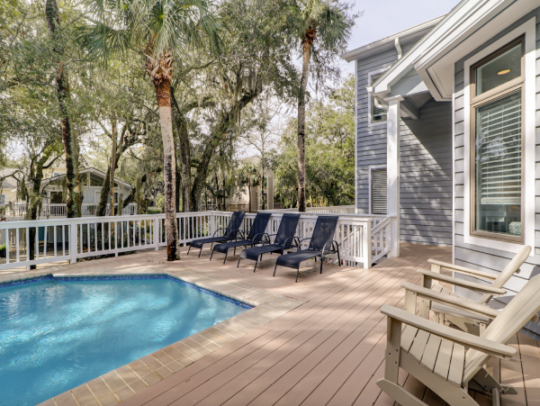 4th Row Ocean Home with 6 Bedrooms in Forest House