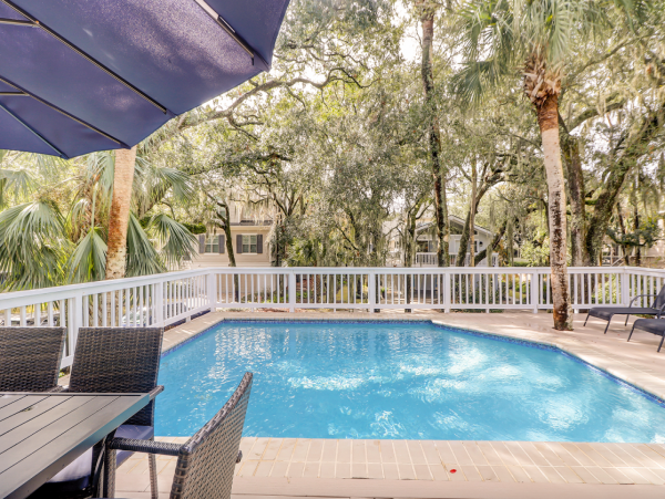 4th Row Ocean Home with 6 Bedrooms in Forest House