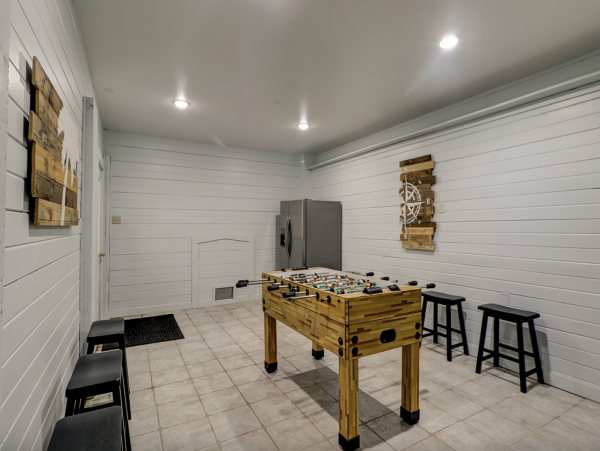 4th Row Ocean Home with 6 Bedrooms in Forest House