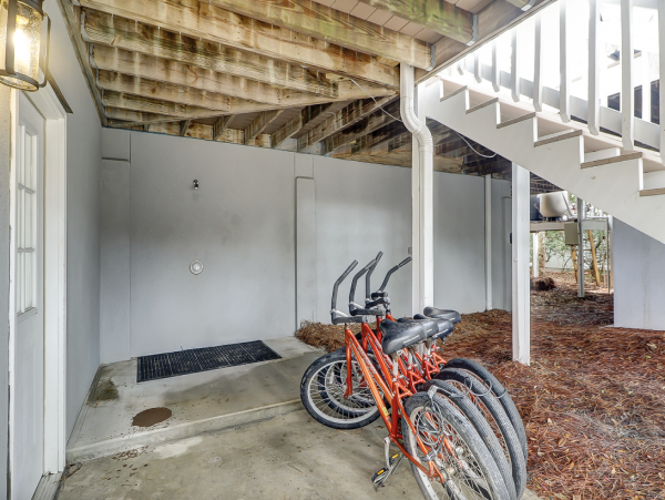 4th Row Ocean Home with 6 Bedrooms in Forest House