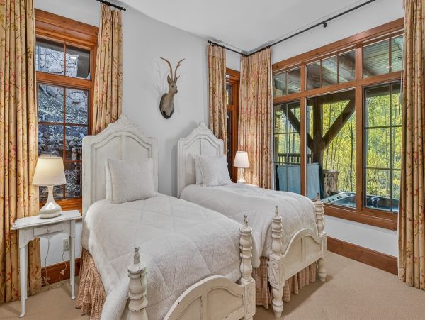 Edwards Vacation Home Six Bedroom