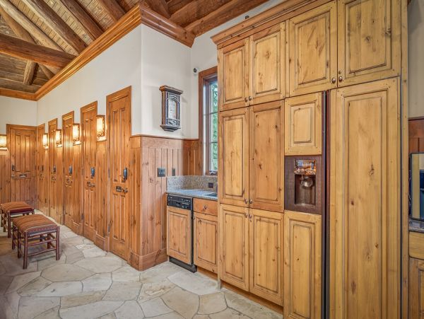 Edwards Vacation Home Six Bedroom