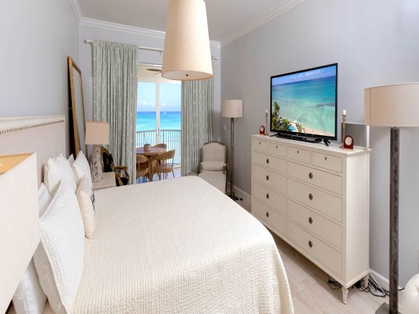 Oceanfront Four Bedroom Stunning Vacation Rental in Cayman Islands