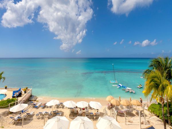 Oceanfront Four Bedroom Stunning Vacation Rental in Cayman Islands