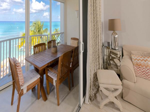 Oceanfront Four Bedroom Stunning Vacation Rental in Cayman Islands