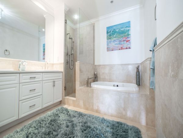 Luxury Vacation Condo with 4 Bedrooms on Seven Mile Beach