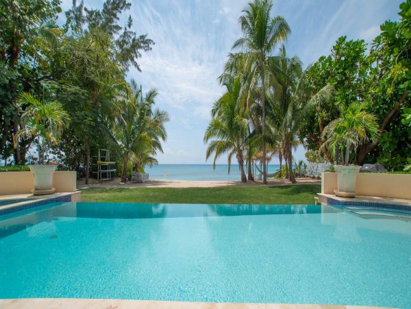 Luxury Vacation Condo with 4 Bedrooms on Seven Mile Beach