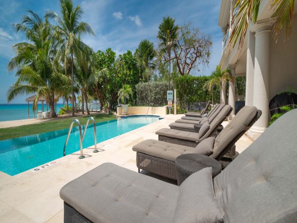 Luxury Vacation Condo with 4 Bedrooms on Seven Mile Beach