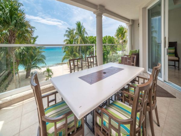 Luxury Vacation Condo with 4 Bedrooms on Seven Mile Beach
