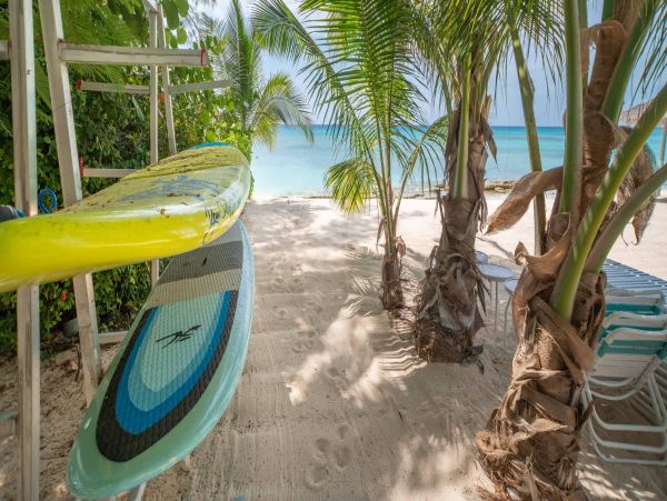Luxury Vacation Condo with 4 Bedrooms on Seven Mile Beach