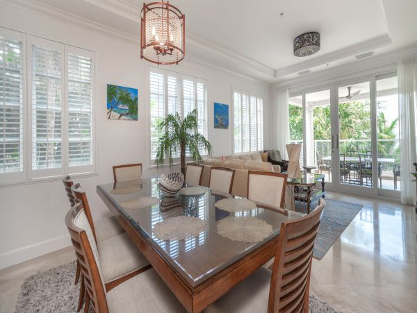 Luxury Vacation Condo with 4 Bedrooms on Seven Mile Beach