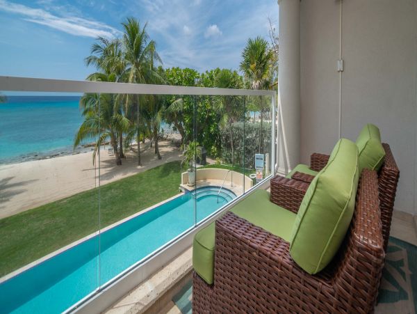 Luxury Vacation Condo with 4 Bedrooms on Seven Mile Beach