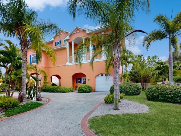 Two Bedroom Vacation Rental Steps to the Beach in Anna Maria