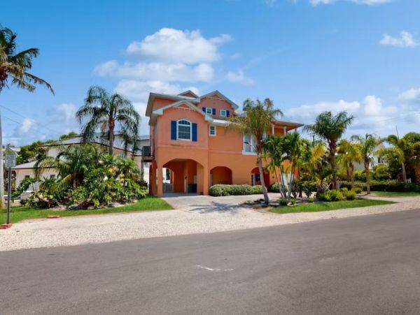Two Bedroom Vacation Rental Steps to the Beach in Anna Maria