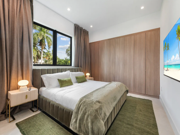 Modern Miami Beach 8 Bedroom Vacation Rental