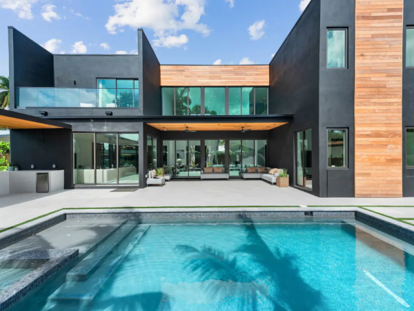 Modern Miami Beach 8 Bedroom Vacation Rental