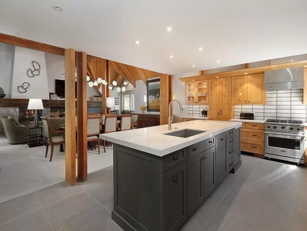Ski-in Ski-out Four Bedroom Vacation Home in Snowmass Village