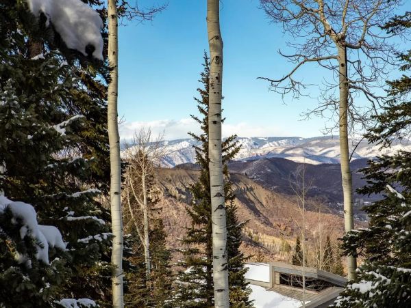 Ski-in Ski-out Four Bedroom Vacation Home in Snowmass Village
