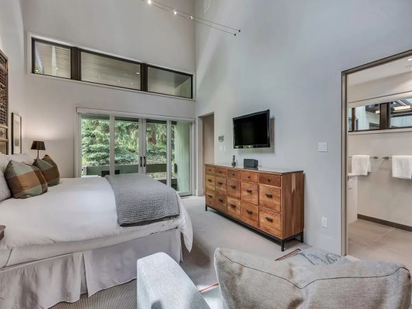 Ski-in Ski-out Four Bedroom Vacation Home in Snowmass Village