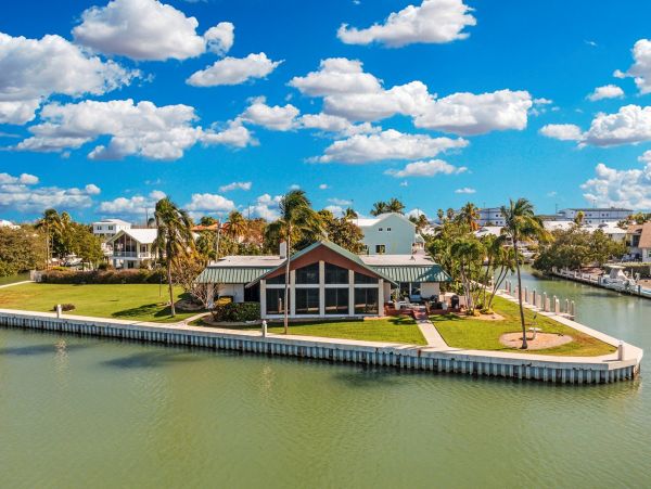 Beautiful Marathon Vacation Home with 5 Bedrooms & Indoor Pool