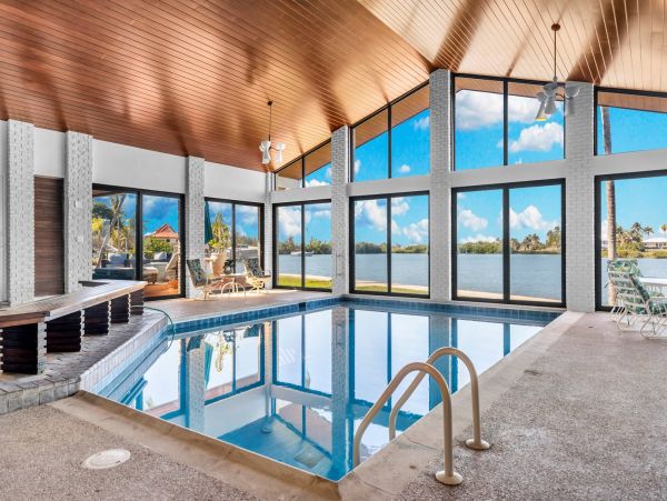 Beautiful Marathon Vacation Home with 5 Bedrooms & Indoor Pool