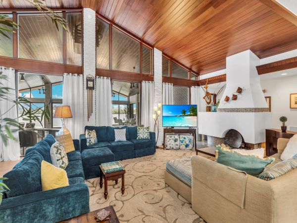Beautiful Marathon Vacation Home with 5 Bedrooms & Indoor Pool