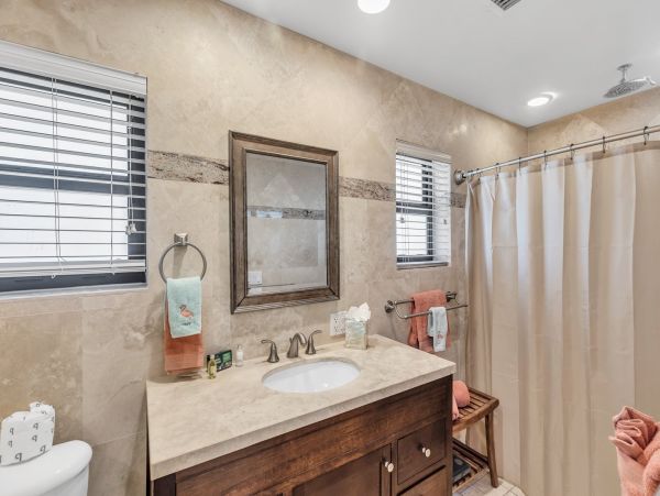 Beautiful Marathon Vacation Home with 5 Bedrooms & Indoor Pool