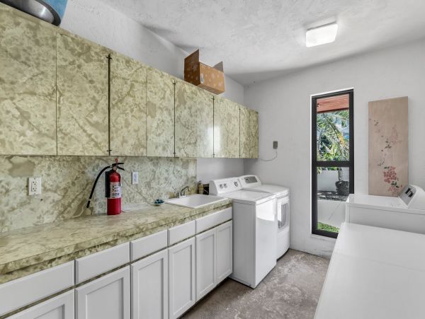 Beautiful Marathon Vacation Home with 5 Bedrooms & Indoor Pool