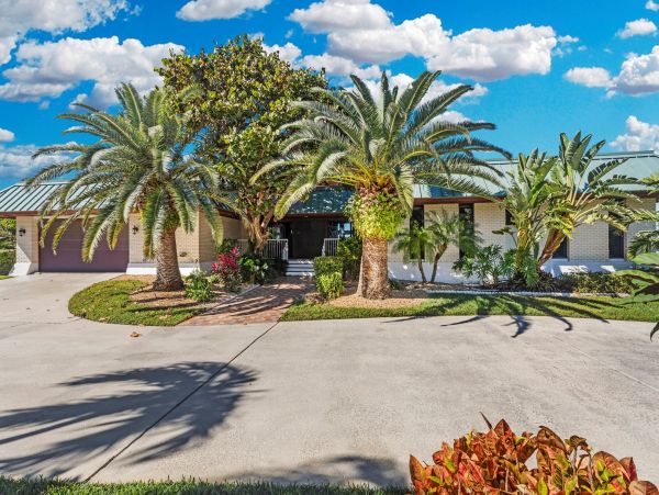 Beautiful Marathon Vacation Home with 5 Bedrooms & Indoor Pool