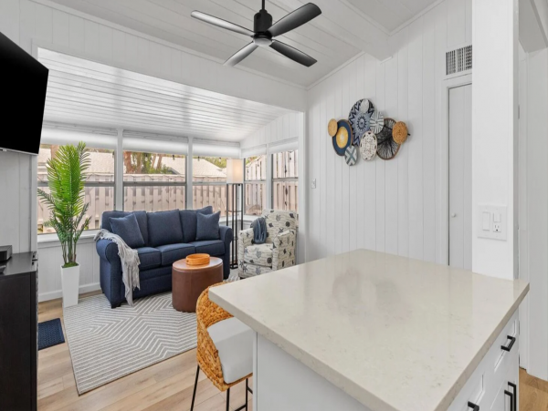 Siesta Key Lovely Vacation Rental Walk to Beach