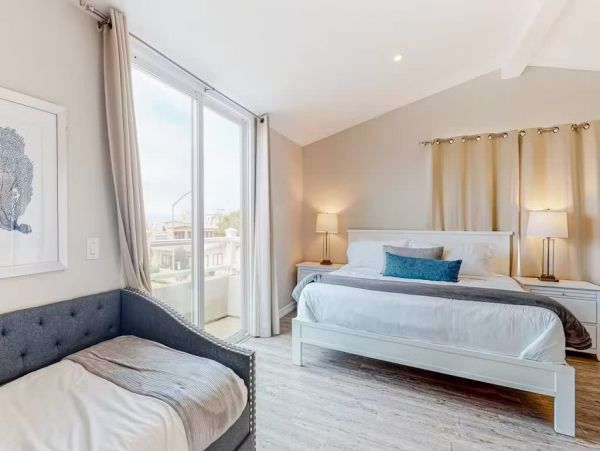 Ultimate Beach Getaway with 5 Bedrooms in Mission Beach