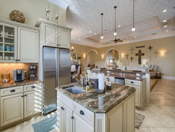 Lovely Destin Vacation Home with 5 Bedrooms & Boat Dock