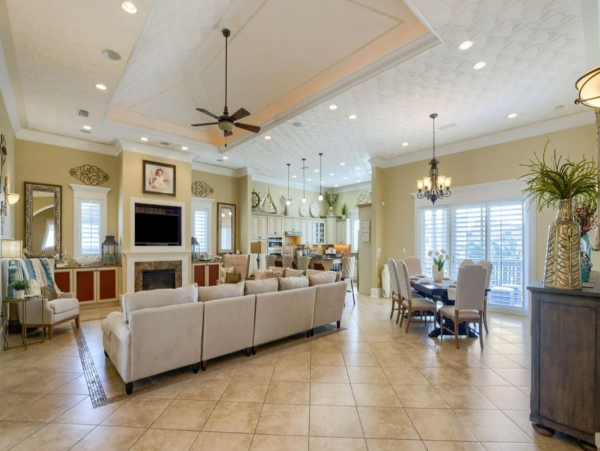 Lovely Destin Vacation Home with 5 Bedrooms & Boat Dock