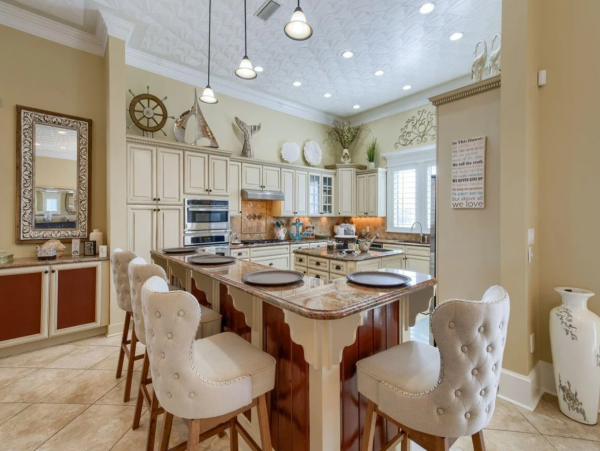 Lovely Destin Vacation Home with 5 Bedrooms & Boat Dock