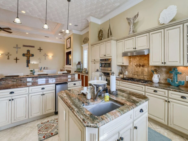 Lovely Destin Vacation Home with 5 Bedrooms & Boat Dock
