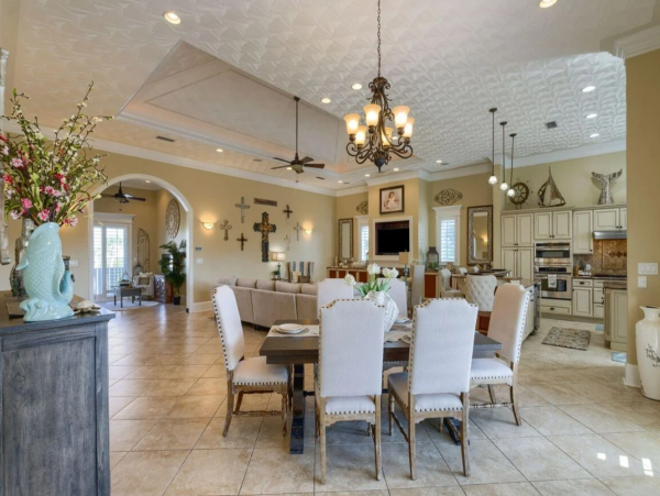Lovely Destin Vacation Home with 5 Bedrooms & Boat Dock