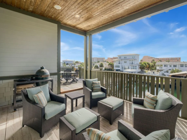 Lovely Destin Vacation Home with 5 Bedrooms & Boat Dock